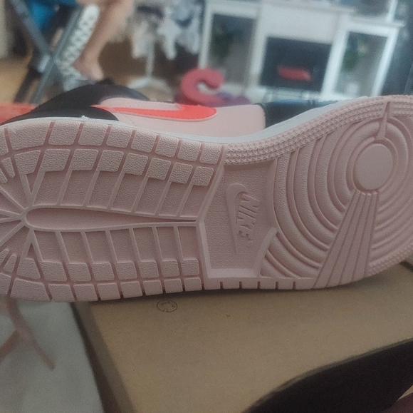 Nike shoes - Picture 1 of 3